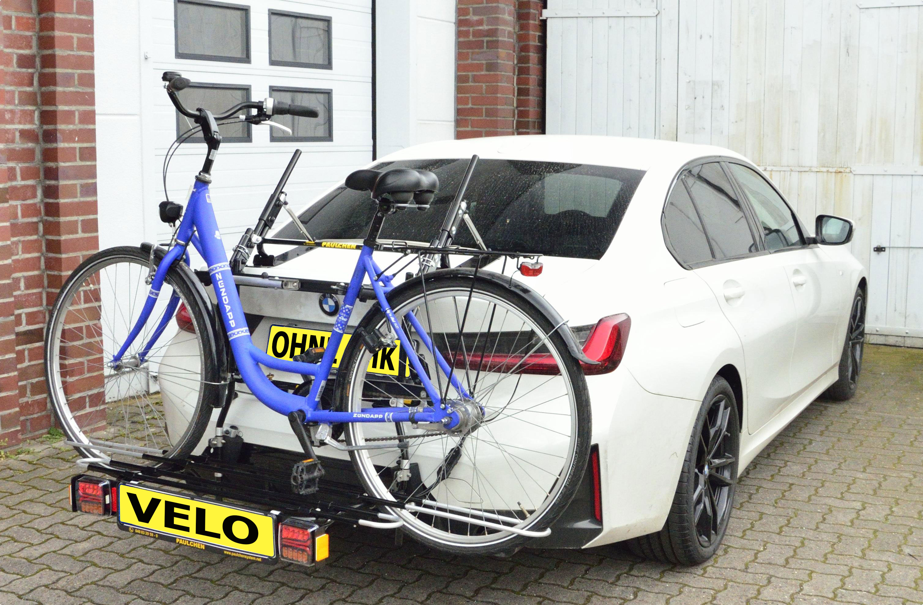 Fahrradtrger BMW 3er G20 Limousine - Tieflader inkl. Zusatzbeleuchtung - ohne Kupplung an der Heckklappe montiert